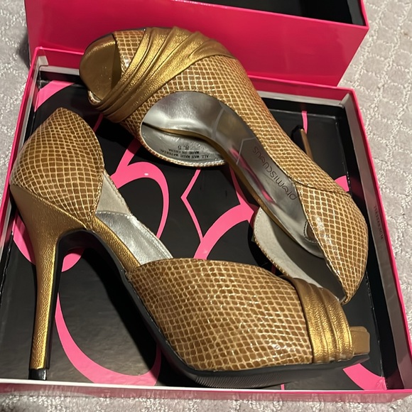 Promiscuous Taupe Heals - Picture 5 of 5